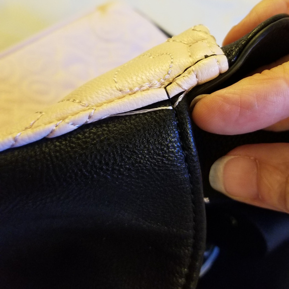 *SOLD* Betsey Johnson Satchel +Makeup Bag Pink - Picture 8 of 8